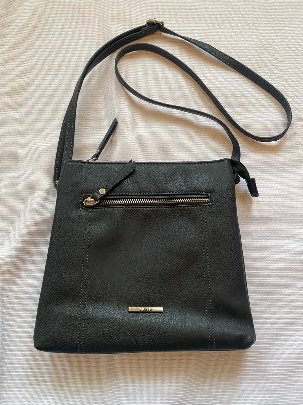 Roots Black Pebbled Crossbody Bag Multi Zip Adjustable Strap Travel Purse